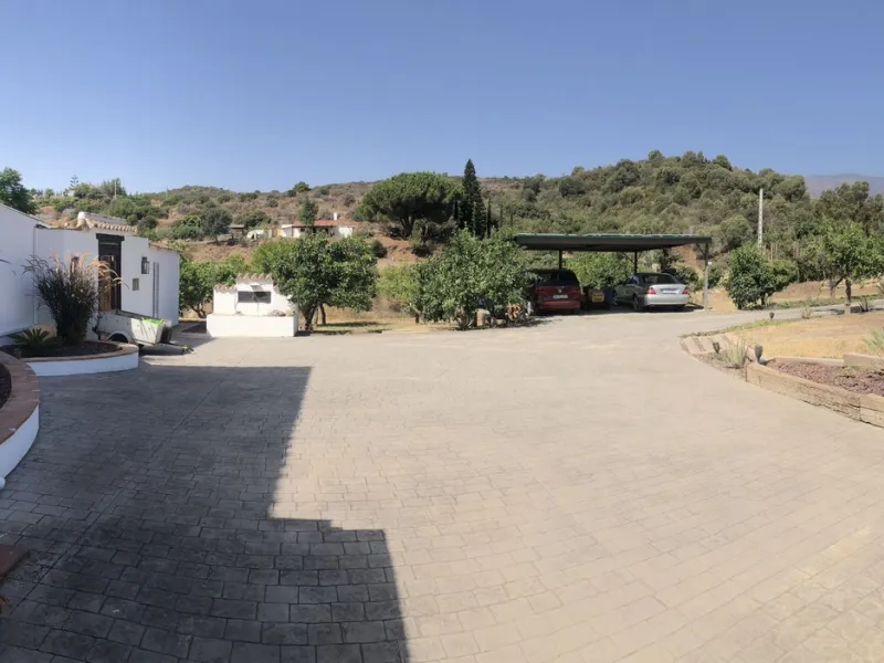 We proudly present one of the most authentic and beautiful Andalusian Cortijos with stables separate guest house in the Estepona area!
