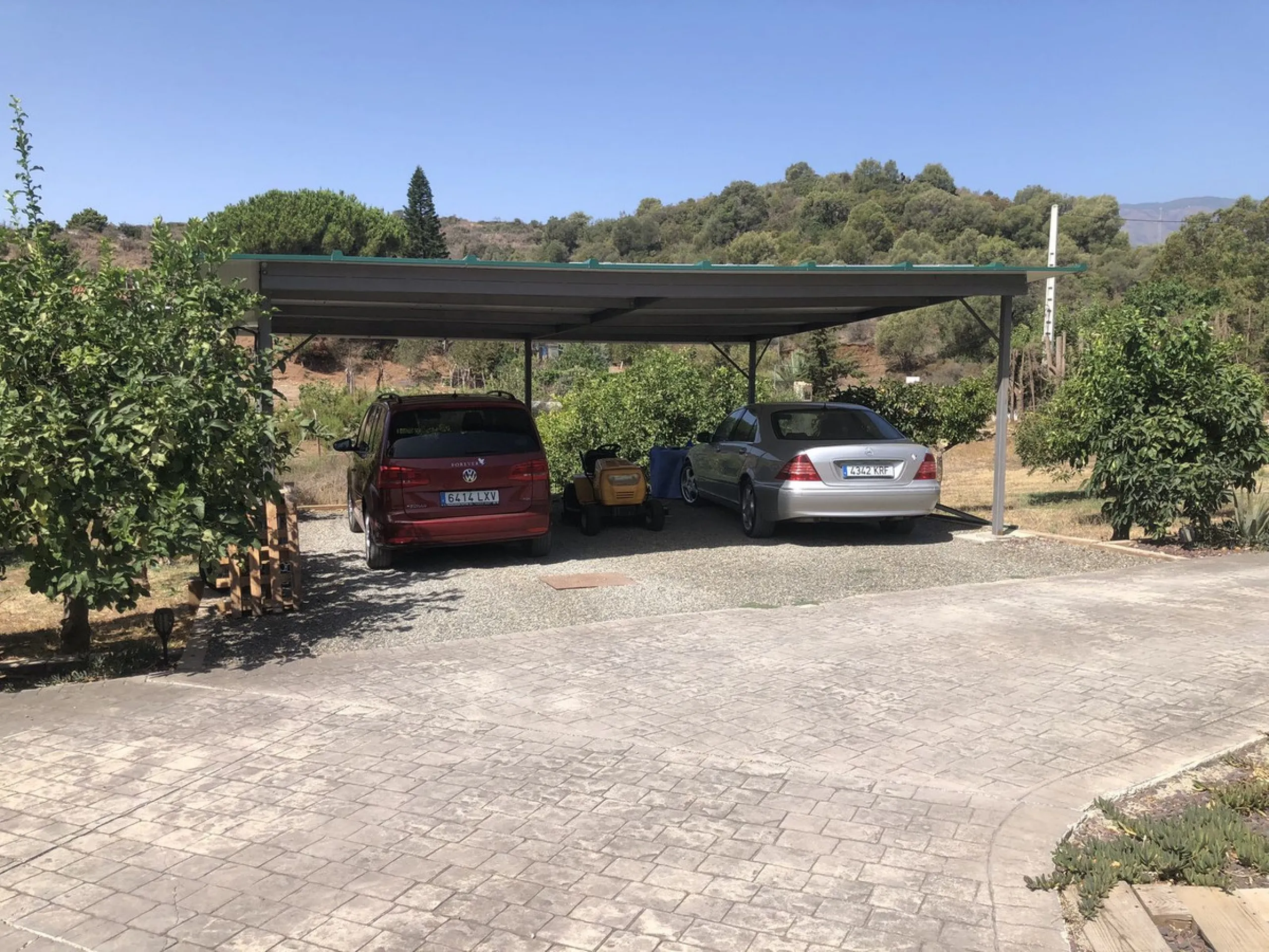 We proudly present one of the most authentic and beautiful Andalusian Cortijos with stables separate guest house in the Estepona area!
