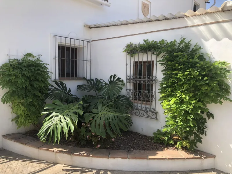 We proudly present one of the most authentic and beautiful Andalusian Cortijos with stables separate guest house in the Estepona area!