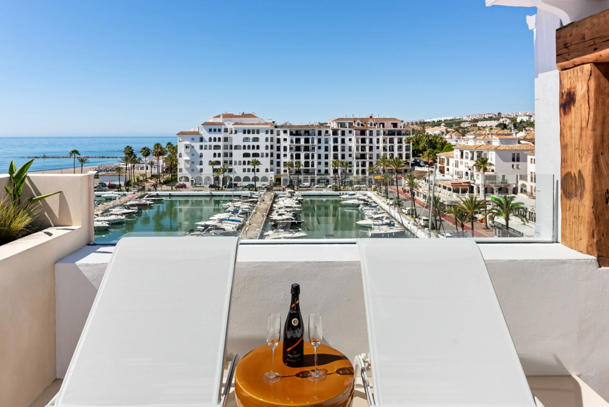 Apartment - Penthouse Duplex в продаже в Manilva, Málaga. В доме 4 спален и 4 ванных комнат. Площадь дома 133 м²