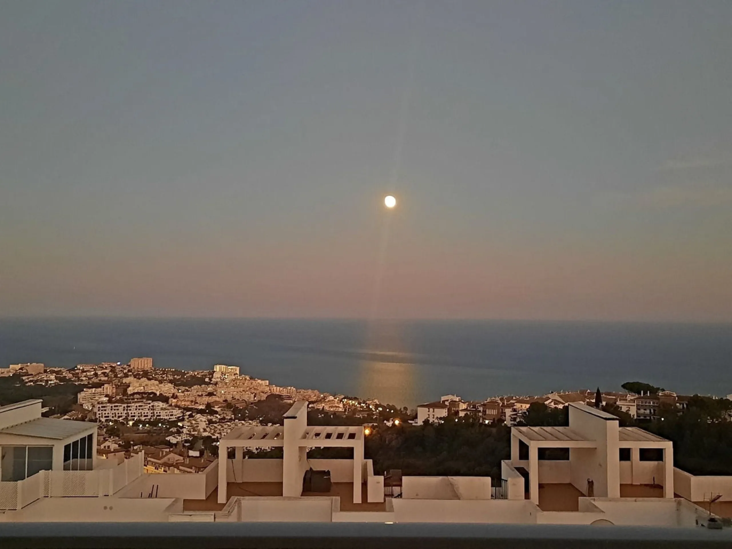 Apartment - Penthouse в продаже в Benalmadena, Málaga. В доме 2 спален и 2 ванных комнат. Площадь дома 152 м². Площадь участка 1 м²