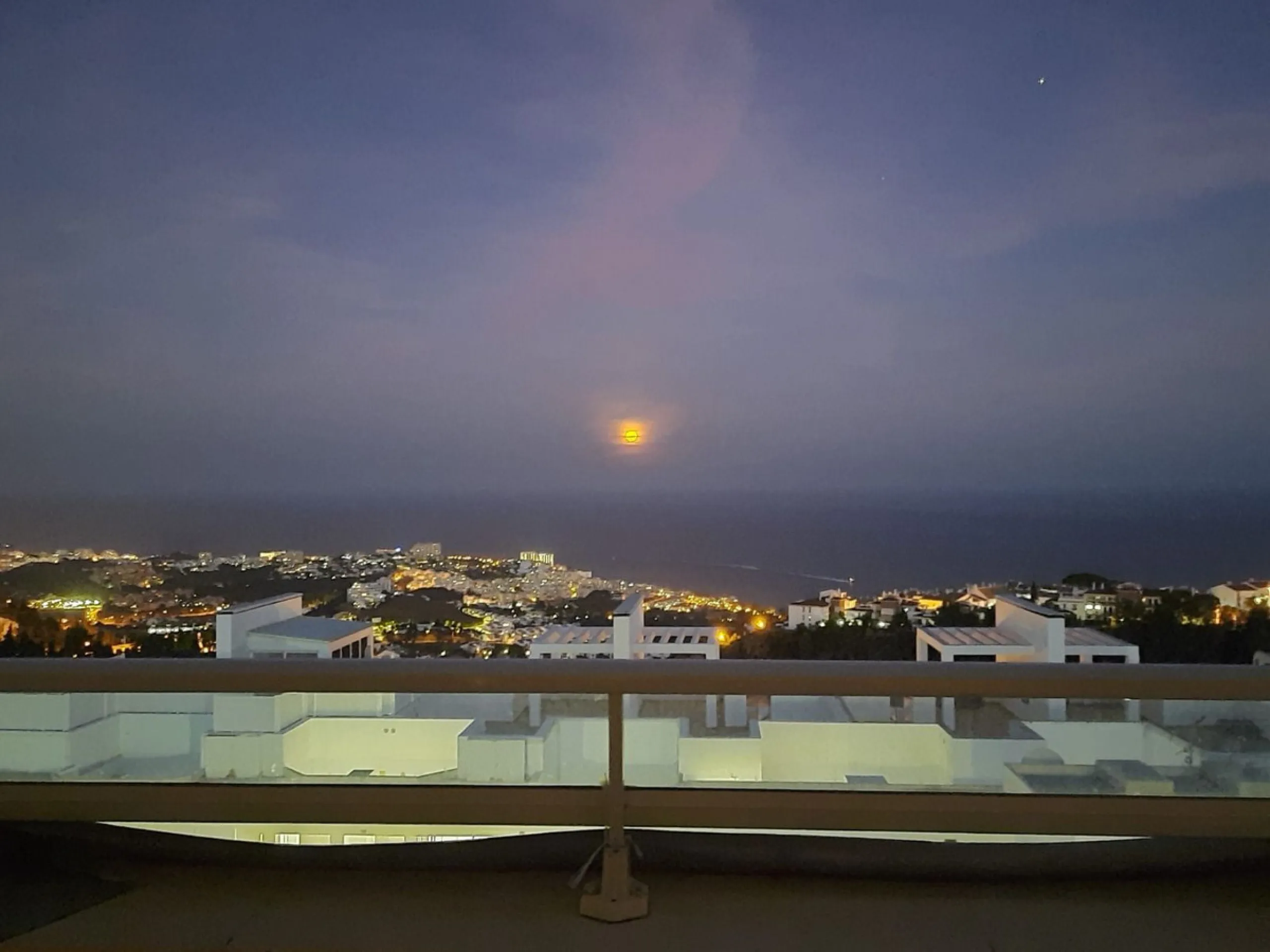 Apartment - Penthouse в продаже в Benalmadena, Málaga. В доме 2 спален и 2 ванных комнат. Площадь дома 152 м². Площадь участка 1 м²