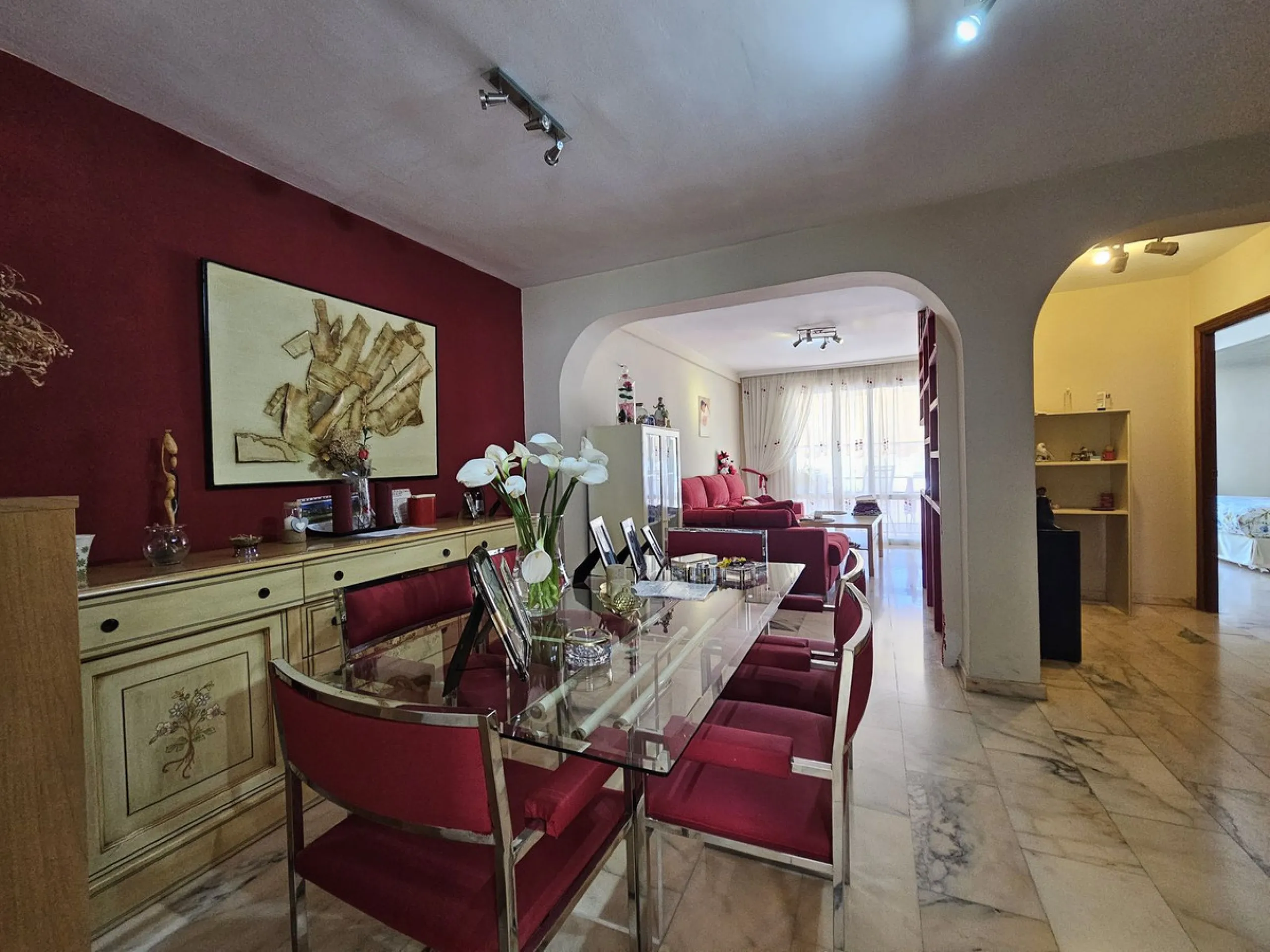 Amazing opportunity to buy a large older apartment in the centre, literally the heart of Estepona in Malaga, known as the Number 1 place to live a happy life, voted best place to live of all places in Europe! This apartment is a on a third floor in the ma