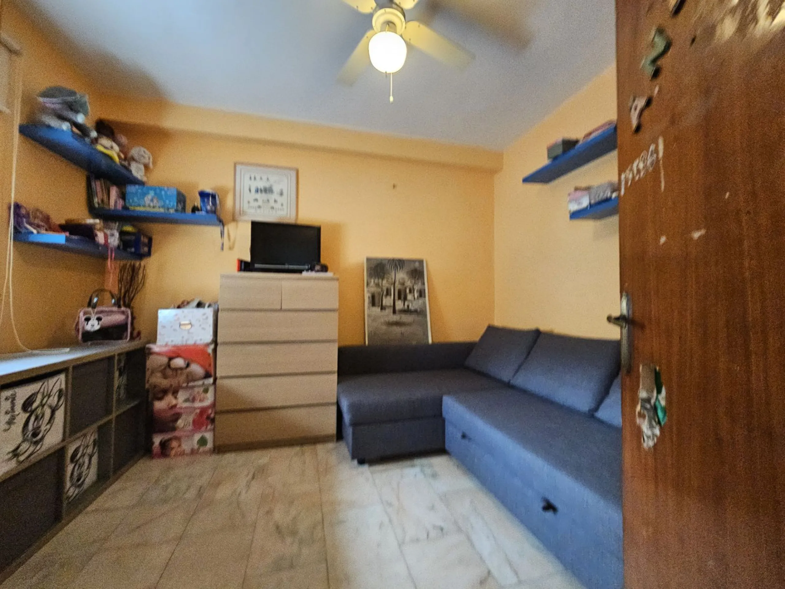 Amazing opportunity to buy a large older apartment in the centre, literally the heart of Estepona in Malaga, known as the Number 1 place to live a happy life, voted best place to live of all places in Europe! This apartment is a on a third floor in the ma