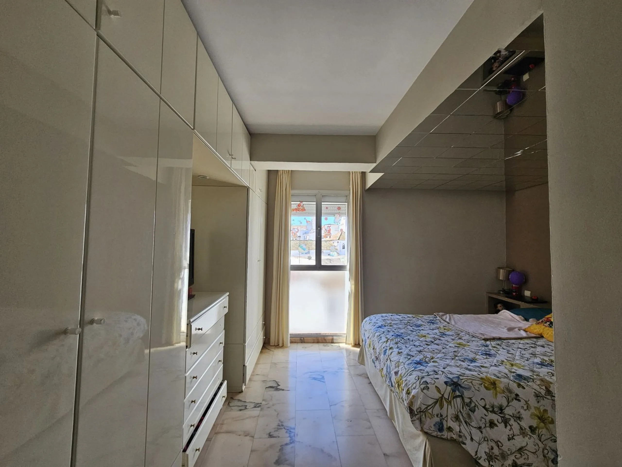 Amazing opportunity to buy a large older apartment in the centre, literally the heart of Estepona in Malaga, known as the Number 1 place to live a happy life, voted best place to live of all places in Europe! This apartment is a on a third floor in the ma