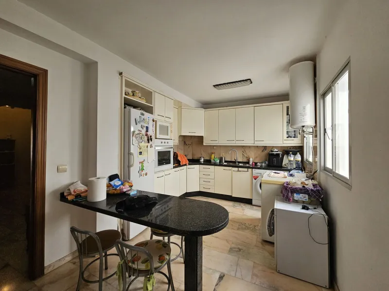 Amazing opportunity to buy a large older apartment in the centre, literally the heart of Estepona in Malaga, known as the Number 1 place to live a happy life, voted best place to live of all places in Europe! This apartment is a on a third floor in the ma