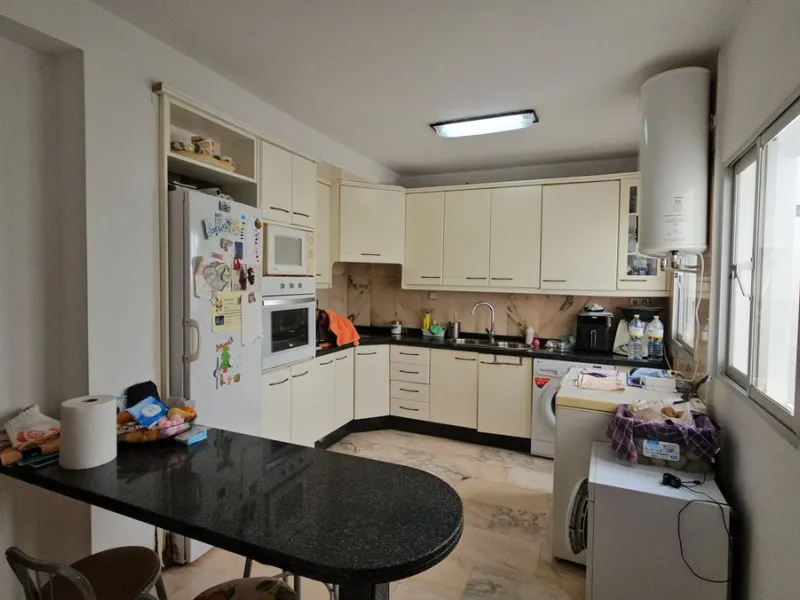 Amazing opportunity to buy a large older apartment in the centre, literally the heart of Estepona in Malaga, known as the Number 1 place to live a happy life, voted best place to live of all places in Europe! This apartment is a on a third floor in the ma