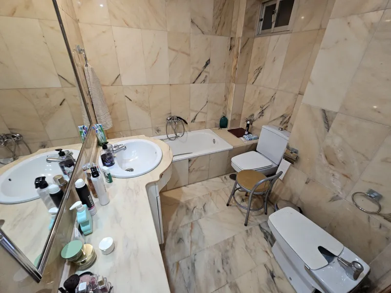 Amazing opportunity to buy a large older apartment in the centre, literally the heart of Estepona in Malaga, known as the Number 1 place to live a happy life, voted best place to live of all places in Europe! This apartment is a on a third floor in the ma