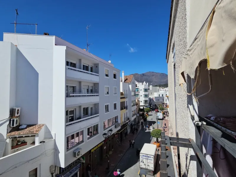 Amazing opportunity to buy a large older apartment in the centre, literally the heart of Estepona in Malaga, known as the Number 1 place to live a happy life, voted best place to live of all places in Europe! This apartment is a on a third floor in the ma