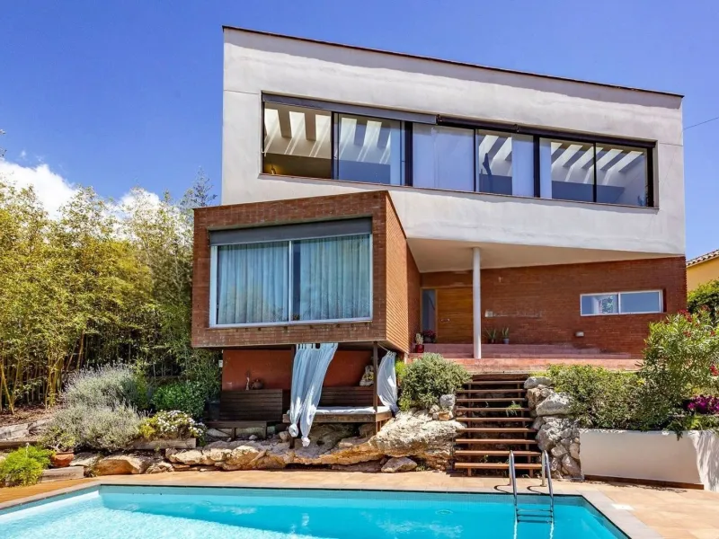 Exclusiva villa con vistas al mar y a la montaña en Sitges