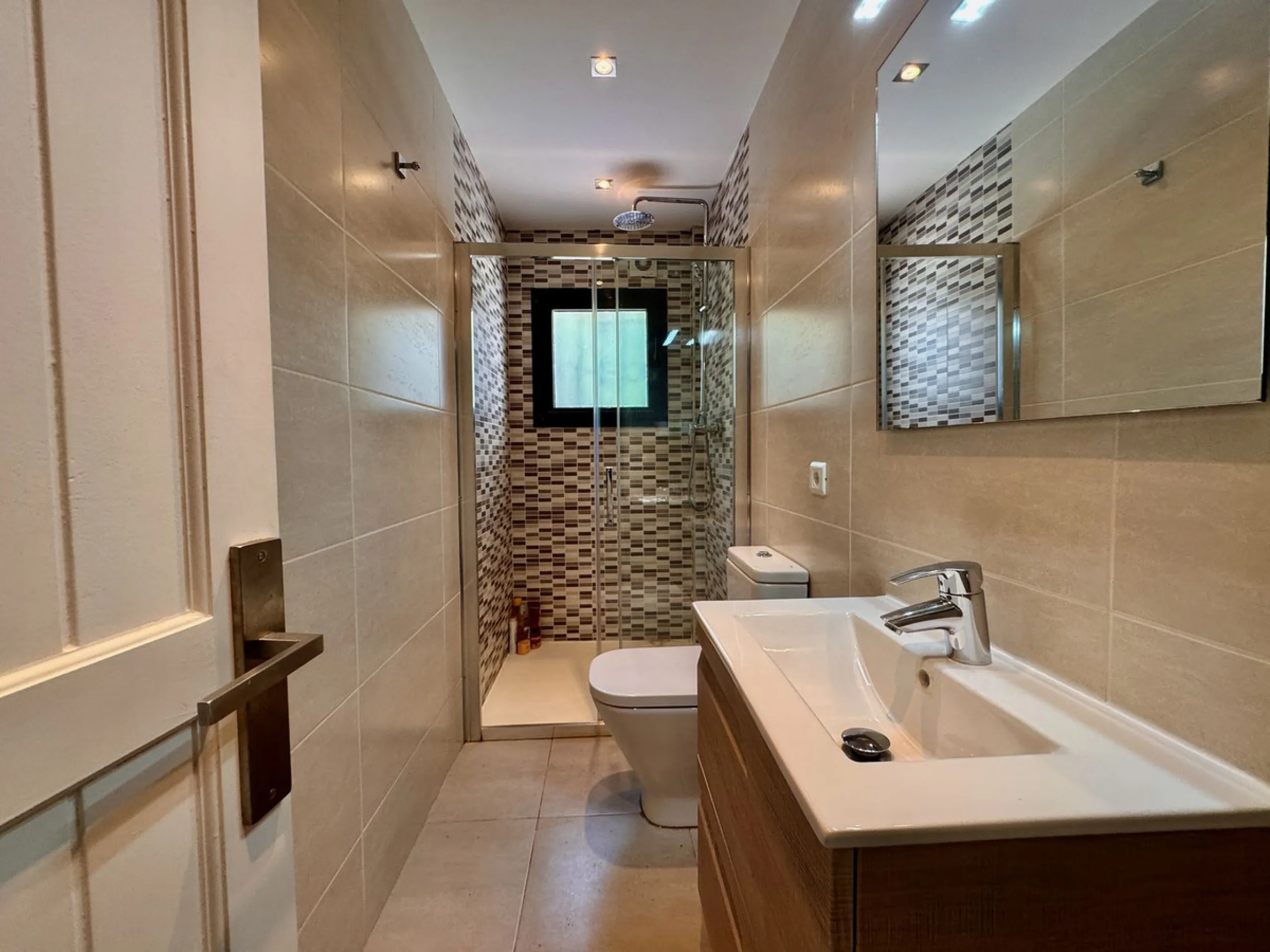 This is a very unique property right on the one of the best beaches in Marbella. This property is really unlike almost an other property in the Cabopino Port complex. The property offers the private and open upper terraces of a penthouse with a more socia