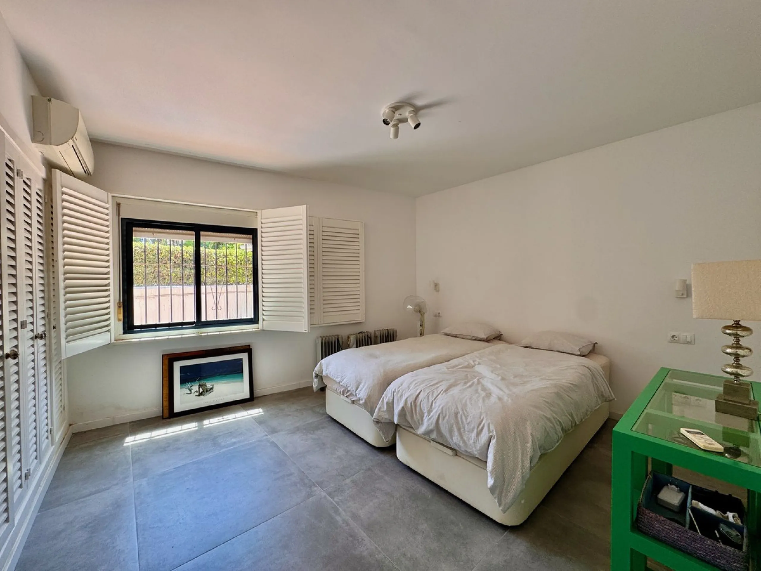 This is a very unique property right on the one of the best beaches in Marbella. This property is really unlike almost an other property in the Cabopino Port complex. The property offers the private and open upper terraces of a penthouse with a more socia