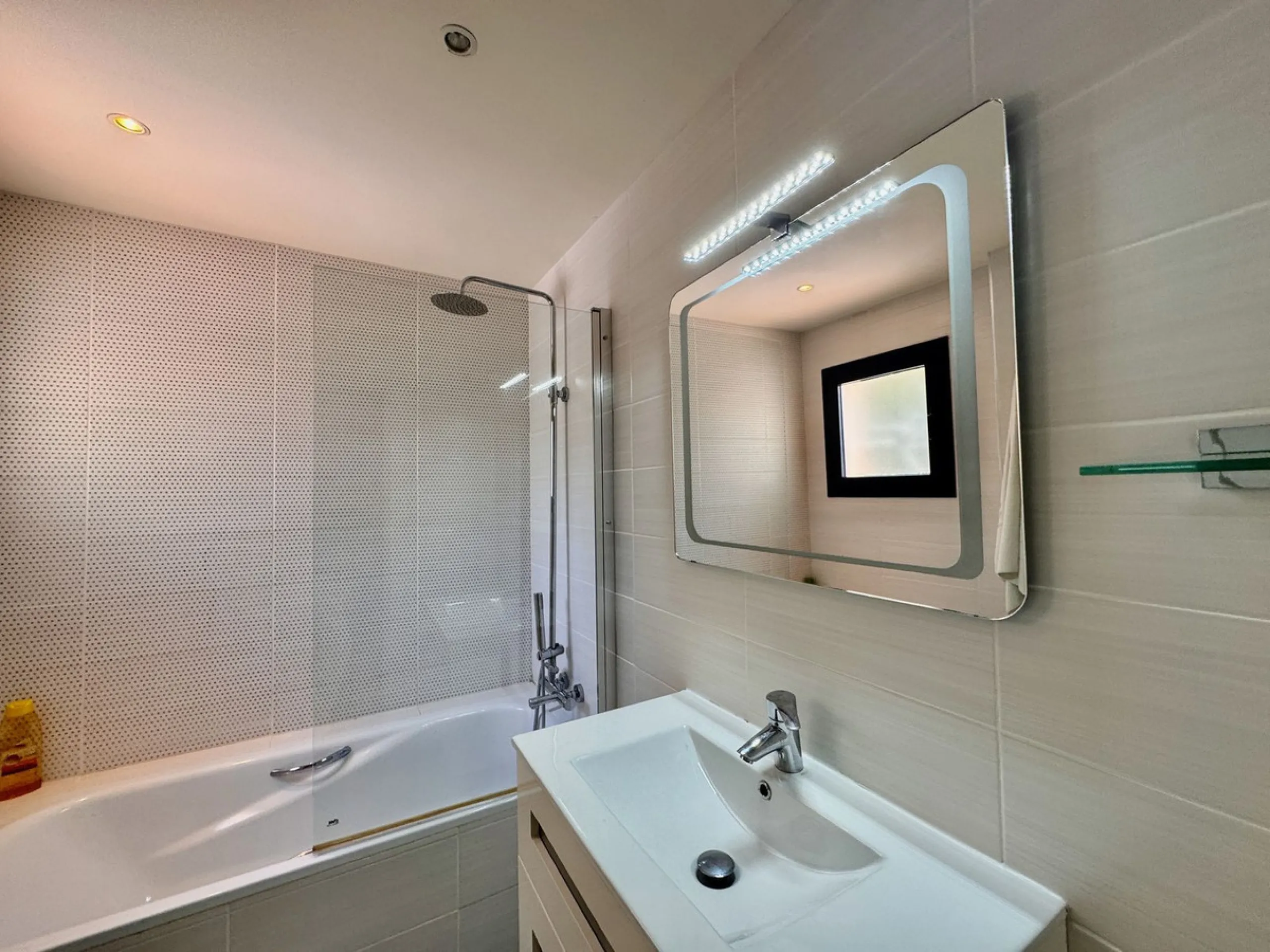 This is a very unique property right on the one of the best beaches in Marbella. This property is really unlike almost an other property in the Cabopino Port complex. The property offers the private and open upper terraces of a penthouse with a more socia