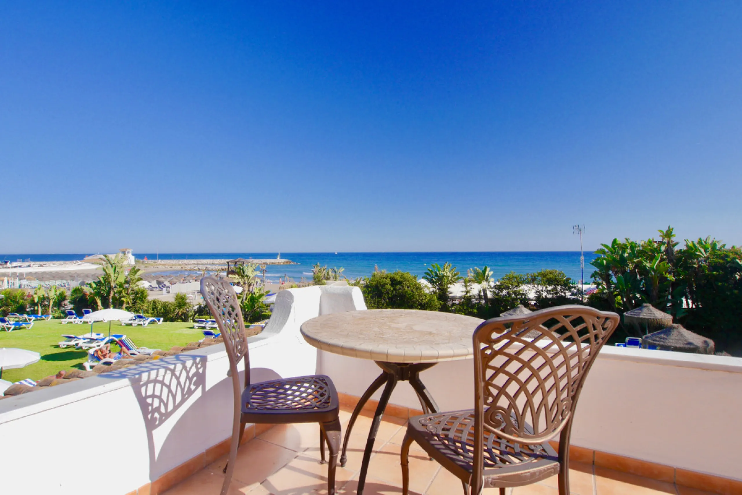 This is a very unique property right on the one of the best beaches in Marbella. This property is really unlike almost an other property in the Cabopino Port complex. The property offers the private and open upper terraces of a penthouse with a more socia
