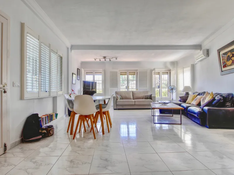 This is a very unique property right on the one of the best beaches in Marbella. This property is really unlike almost an other property in the Cabopino Port complex. The property offers the private and open upper terraces of a penthouse with a more socia