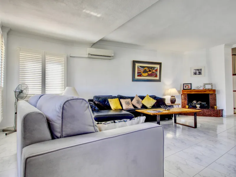 This is a very unique property right on the one of the best beaches in Marbella. This property is really unlike almost an other property in the Cabopino Port complex. The property offers the private and open upper terraces of a penthouse with a more socia