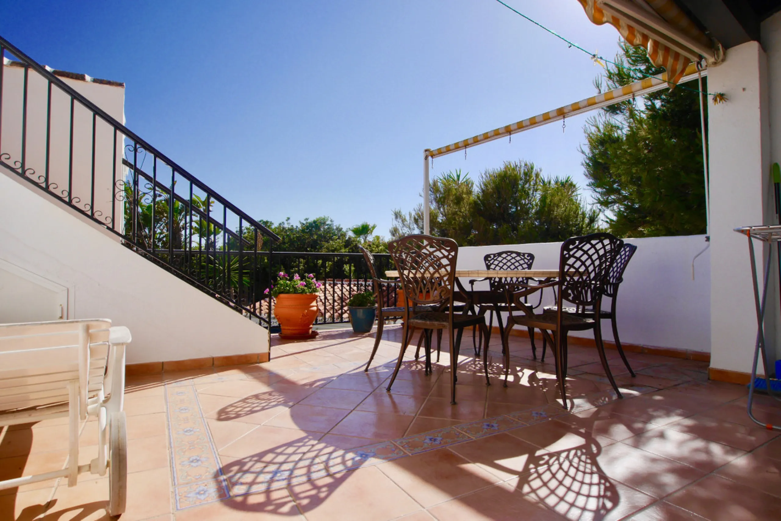 This is a very unique property right on the one of the best beaches in Marbella. This property is really unlike almost an other property in the Cabopino Port complex. The property offers the private and open upper terraces of a penthouse with a more socia