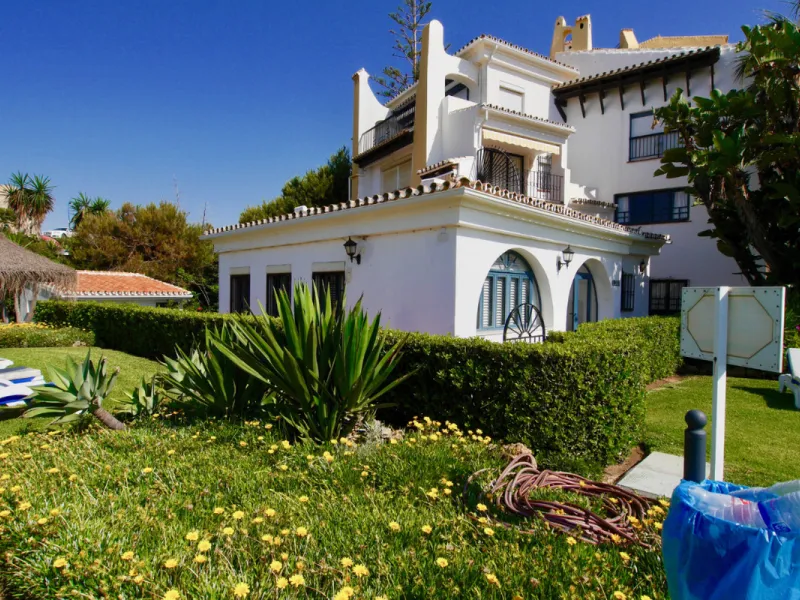 This is a very unique property right on the one of the best beaches in Marbella. This property is really unlike almost an other property in the Cabopino Port complex. The property offers the private and open upper terraces of a penthouse with a more socia