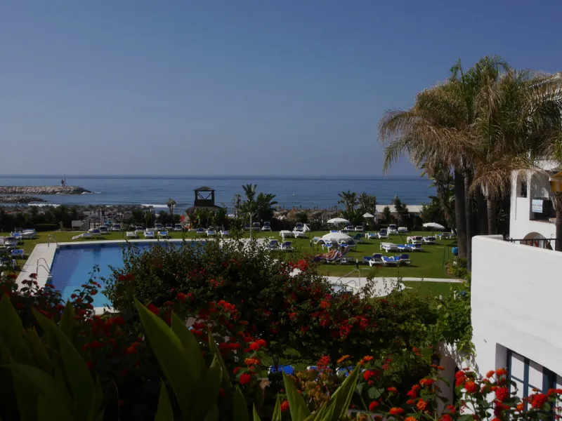 This is a very unique property right on the one of the best beaches in Marbella. This property is really unlike almost an other property in the Cabopino Port complex. The property offers the private and open upper terraces of a penthouse with a more socia