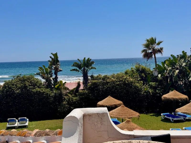 This is a very unique property right on the one of the best beaches in Marbella. This property is really unlike almost an other property in the Cabopino Port complex. The property offers the private and open upper terraces of a penthouse with a more socia