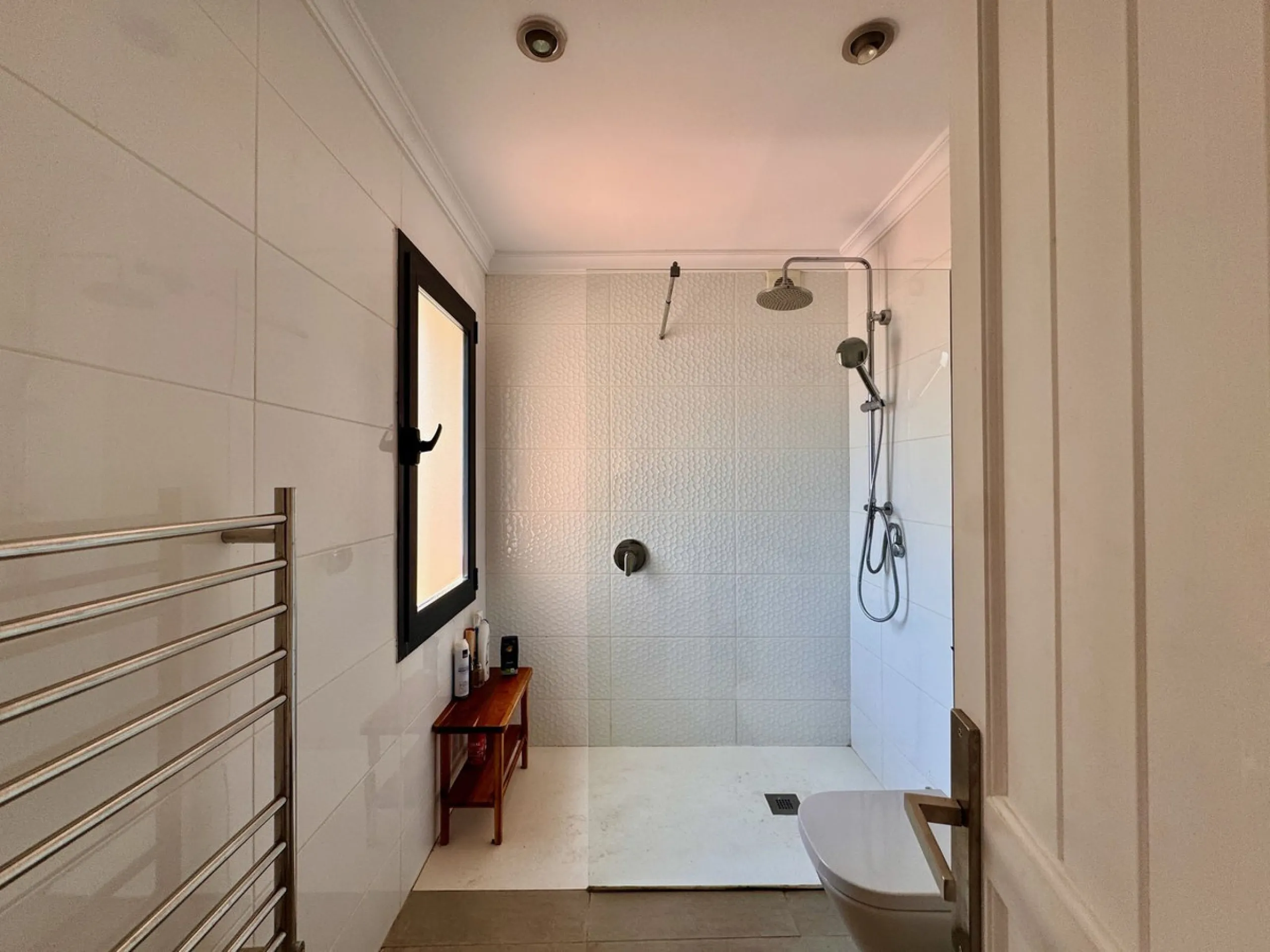 This is a very unique property right on the one of the best beaches in Marbella. This property is really unlike almost an other property in the Cabopino Port complex. The property offers the private and open upper terraces of a penthouse with a more socia