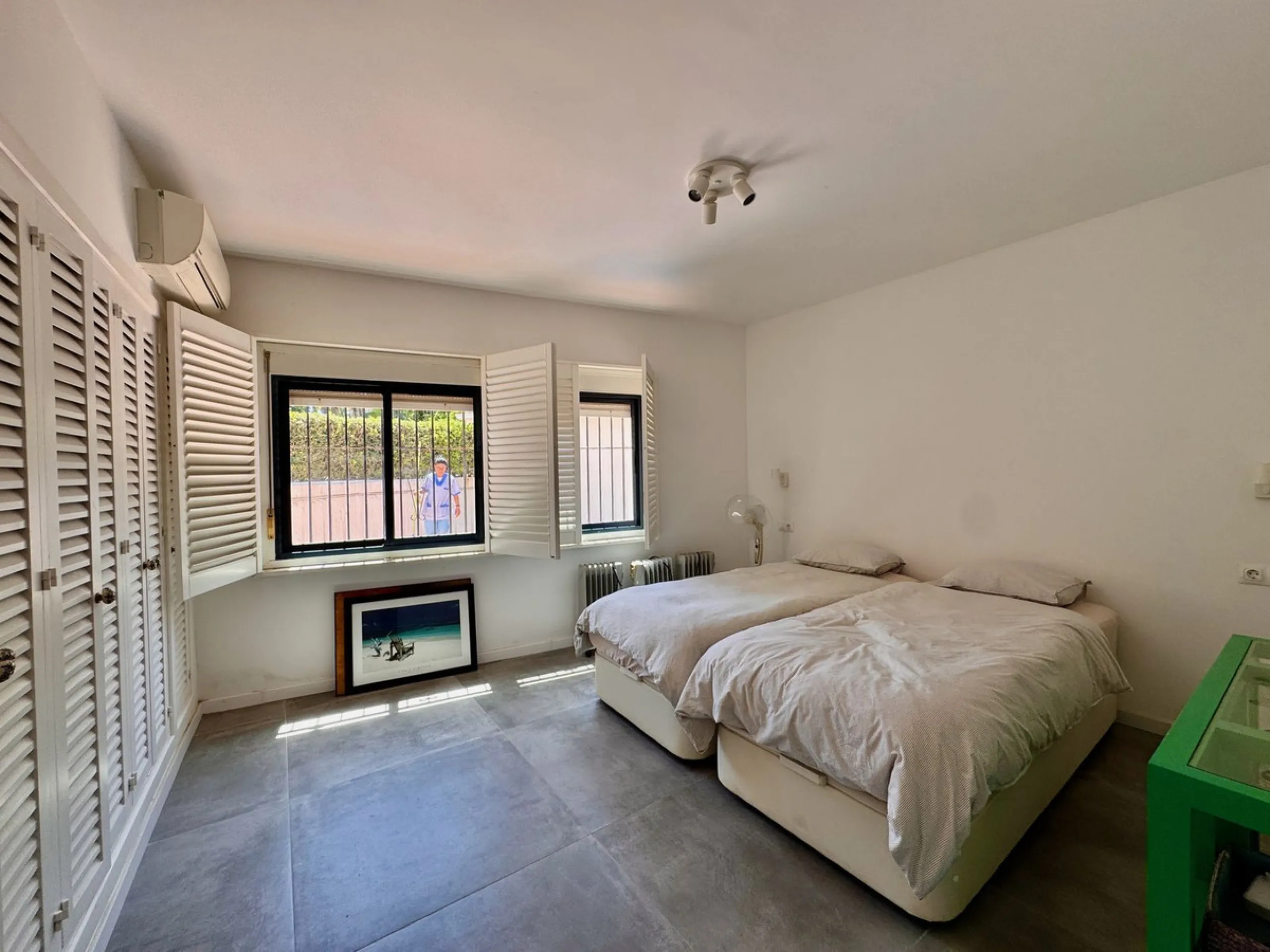 This is a very unique property right on the one of the best beaches in Marbella. This property is really unlike almost an other property in the Cabopino Port complex. The property offers the private and open upper terraces of a penthouse with a more socia