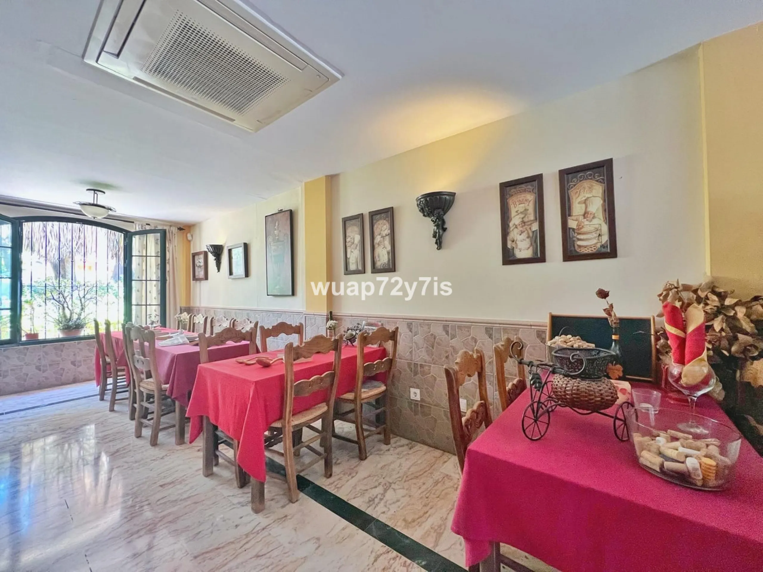 We present this fully operational property with an official tourist license, located in one of the most sought-after areas of the Costa del Sol. Set in the charming village of Cancelada, within the municipality of Estepona, it enjoys a privileged location