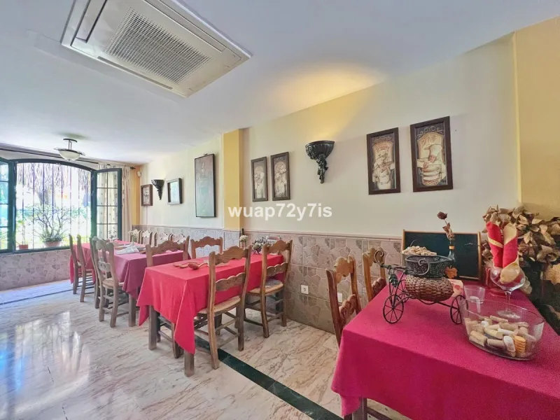 We present this fully operational property with an official tourist license, located in one of the most sought-after areas of the Costa del Sol. Set in the charming village of Cancelada, within the municipality of Estepona, it enjoys a privileged location