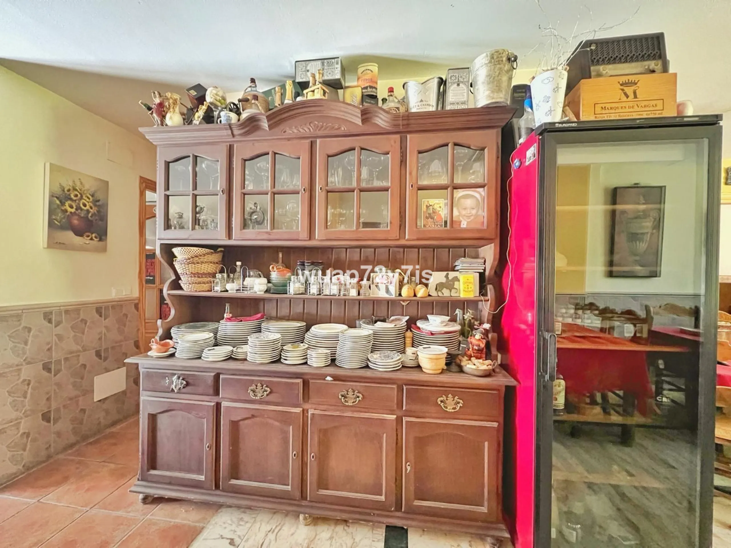 We present this fully operational property with an official tourist license, located in one of the most sought-after areas of the Costa del Sol. Set in the charming village of Cancelada, within the municipality of Estepona, it enjoys a privileged location
