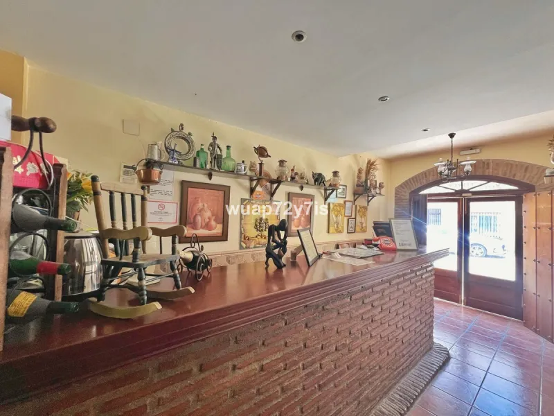 We present this fully operational property with an official tourist license, located in one of the most sought-after areas of the Costa del Sol. Set in the charming village of Cancelada, within the municipality of Estepona, it enjoys a privileged location