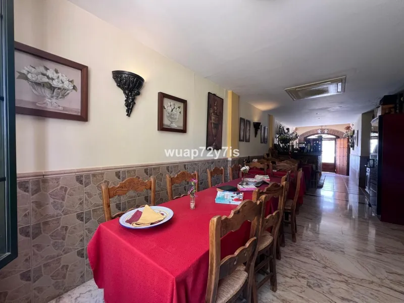 We present this fully operational property with an official tourist license, located in one of the most sought-after areas of the Costa del Sol. Set in the charming village of Cancelada, within the municipality of Estepona, it enjoys a privileged location