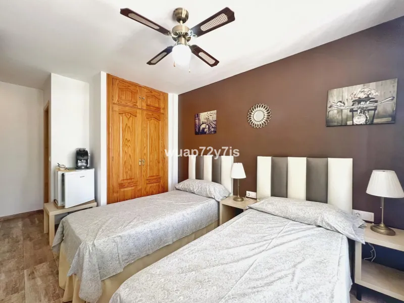 We present this fully operational property with an official tourist license, located in one of the most sought-after areas of the Costa del Sol. Set in the charming village of Cancelada, within the municipality of Estepona, it enjoys a privileged location