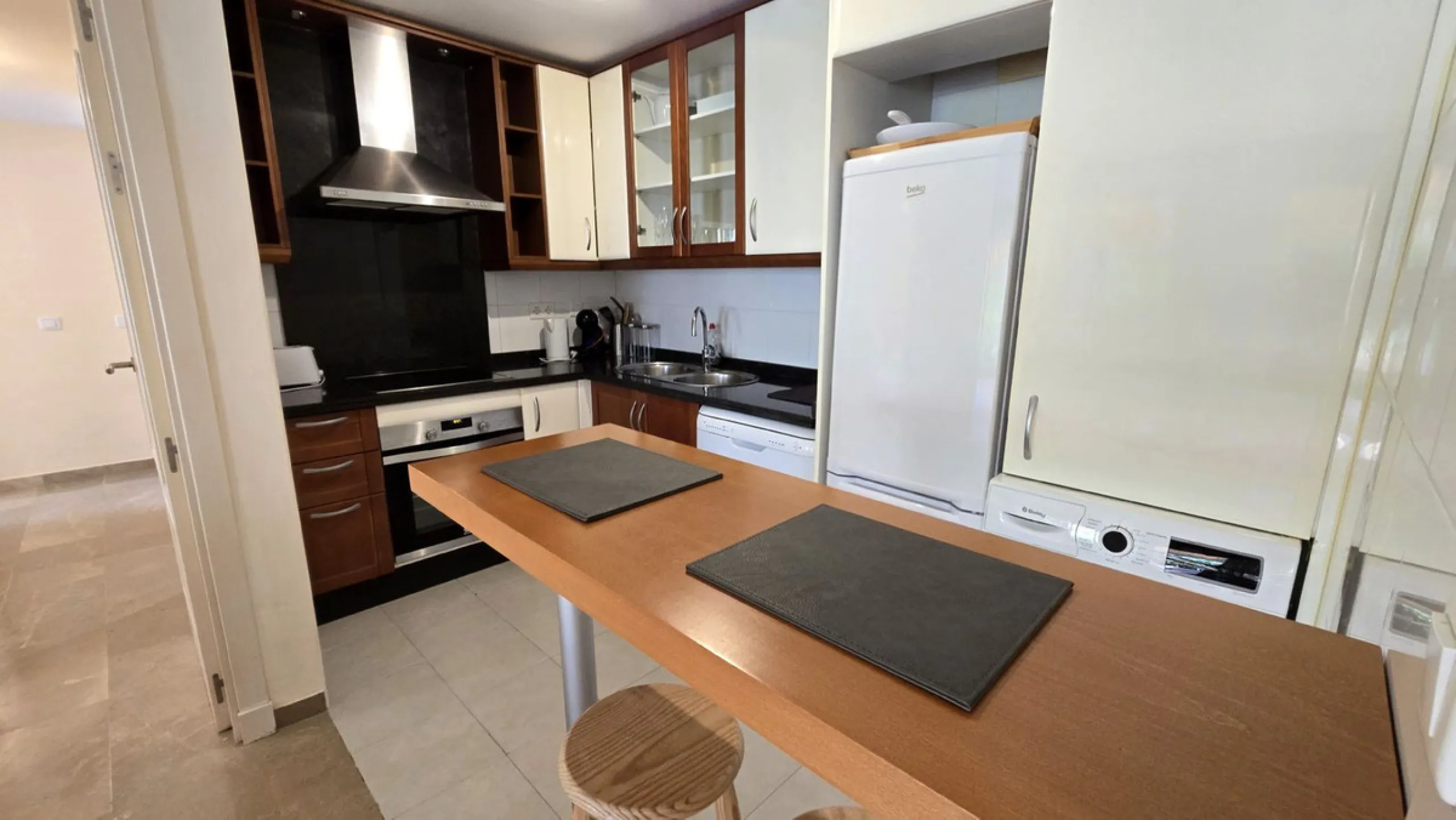 JUST REDUCED .LUXURY GROUND FLOOR GATED COMMUNITY. FRONT LINE GOLF. 2 BED 2 BATH APARTMENT MIRAFLORES. € 299,950 WITH EXISTING TOURIST LICENCE.