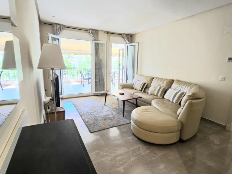 JUST REDUCED .LUXURY GROUND FLOOR GATED COMMUNITY. FRONT LINE GOLF. 2 BED 2 BATH APARTMENT MIRAFLORES. € 299,950 WITH EXISTING TOURIST LICENCE.
