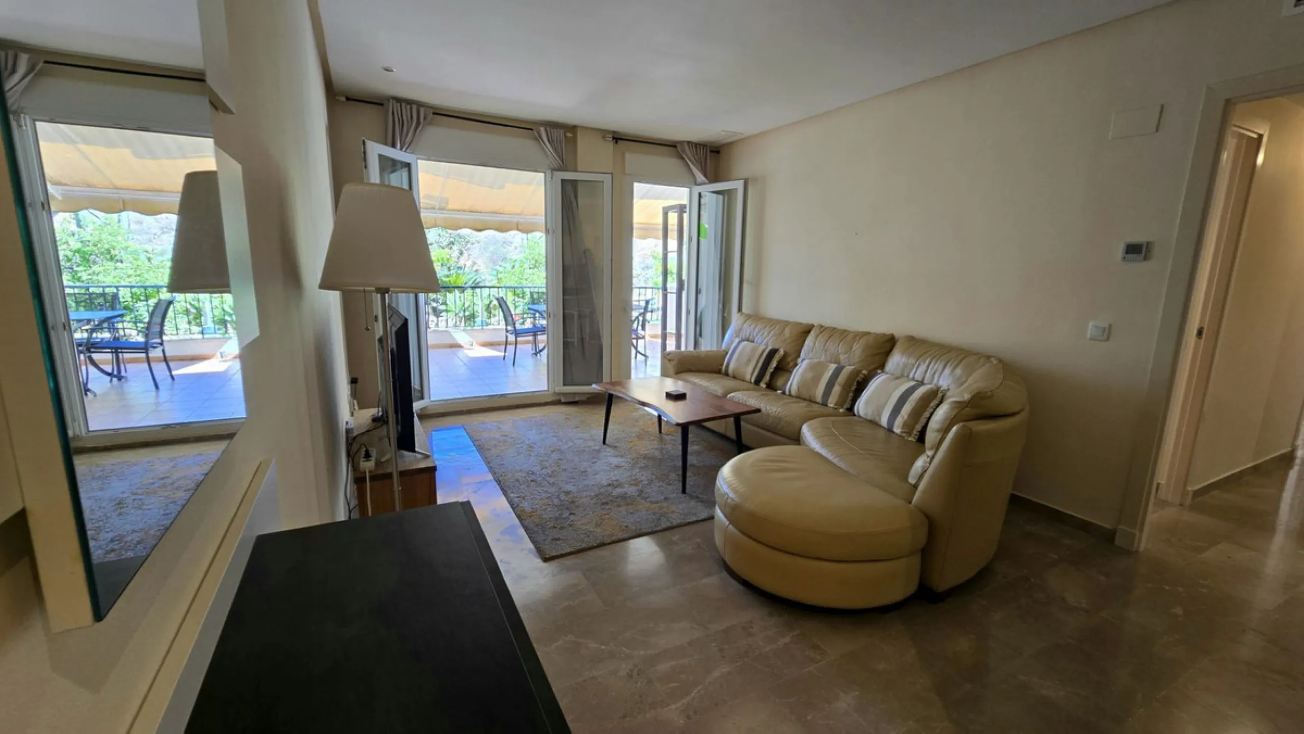 JUST REDUCED .LUXURY GROUND FLOOR GATED COMMUNITY. FRONT LINE GOLF. 2 BED 2 BATH APARTMENT MIRAFLORES. € 299,950 WITH EXISTING TOURIST LICENCE.