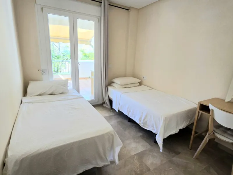 JUST REDUCED .LUXURY GROUND FLOOR GATED COMMUNITY. FRONT LINE GOLF. 2 BED 2 BATH APARTMENT MIRAFLORES. € 299,950 WITH EXISTING TOURIST LICENCE.
