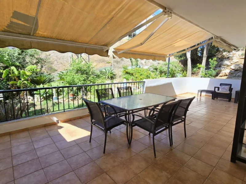 JUST REDUCED .LUXURY GROUND FLOOR GATED COMMUNITY. FRONT LINE GOLF. 2 BED 2 BATH APARTMENT MIRAFLORES. € 299,950 WITH EXISTING TOURIST LICENCE.