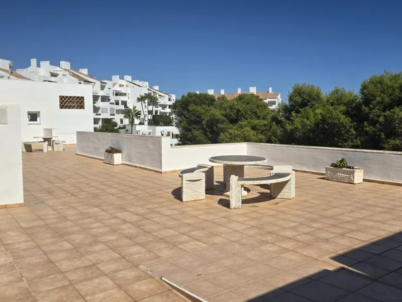 JUST REDUCED .LUXURY GROUND FLOOR GATED COMMUNITY. FRONT LINE GOLF. 2 BED 2 BATH APARTMENT MIRAFLORES. € 299,950 WITH EXISTING TOURIST LICENCE.