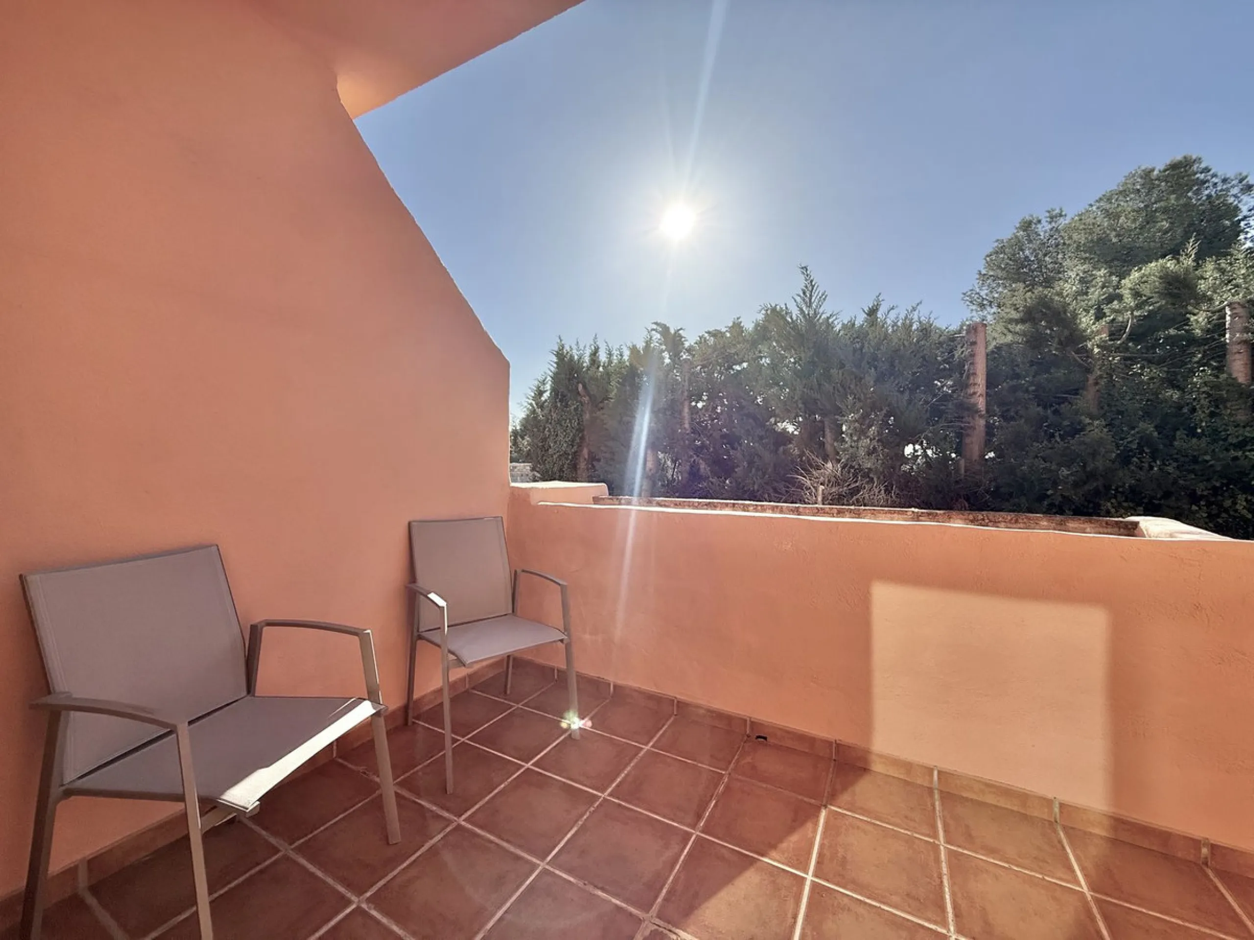 Contemporary first floor 2 bed 2 bath apartment on the edge of El Paraíso Golf course.