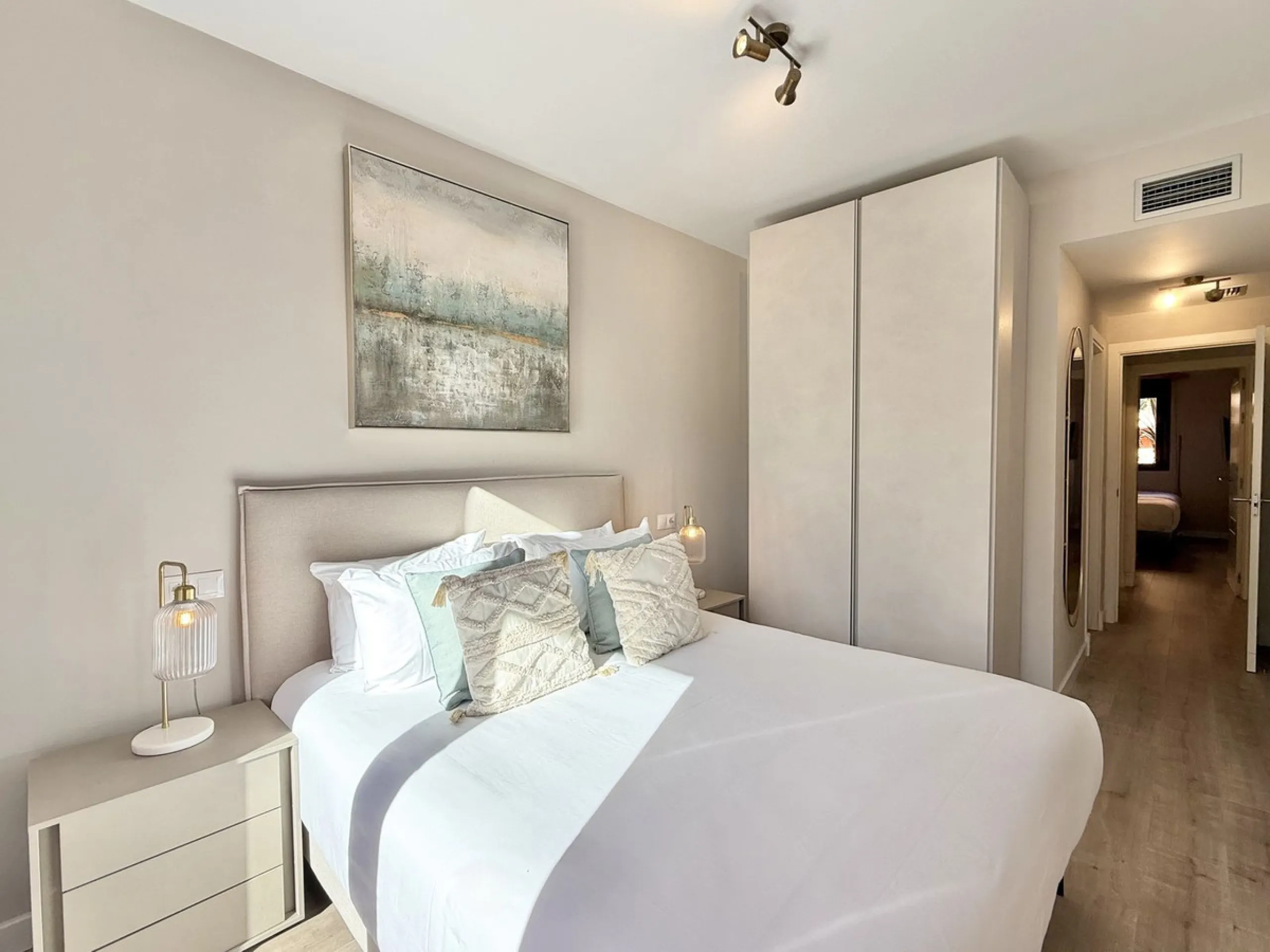 Contemporary first floor 2 bed 2 bath apartment on the edge of El Paraíso Golf course.