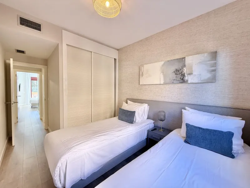 Contemporary first floor 2 bed 2 bath apartment on the edge of El Paraíso Golf course.