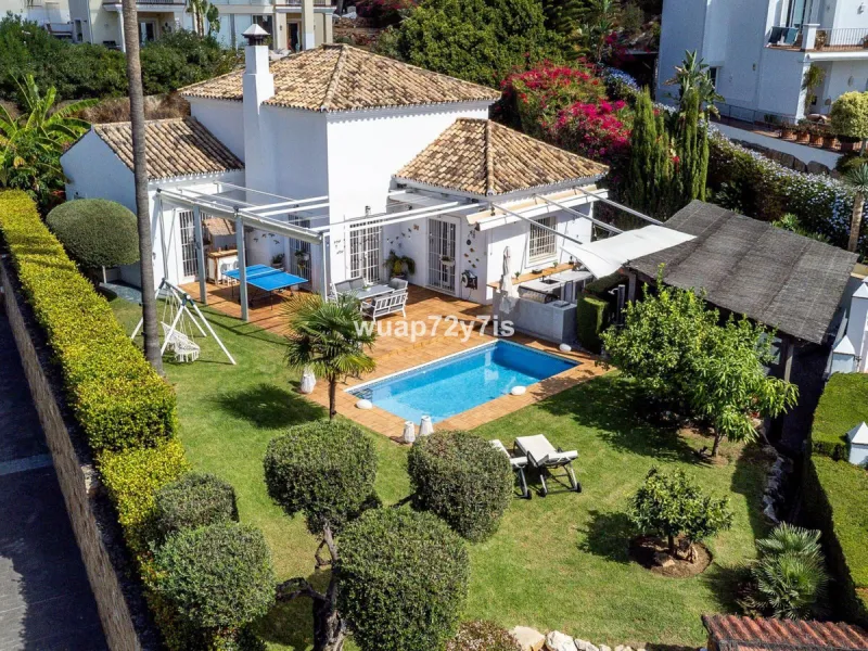 Exceptional 4-Bedroom Villa with Panoramic Sea & Mountain Views – Just Minutes from Puerto Banús
