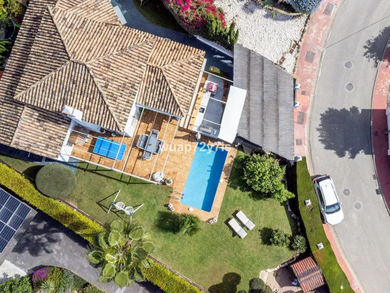 Exceptional 4-Bedroom Villa with Panoramic Sea & Mountain Views – Just Minutes from Puerto Banús