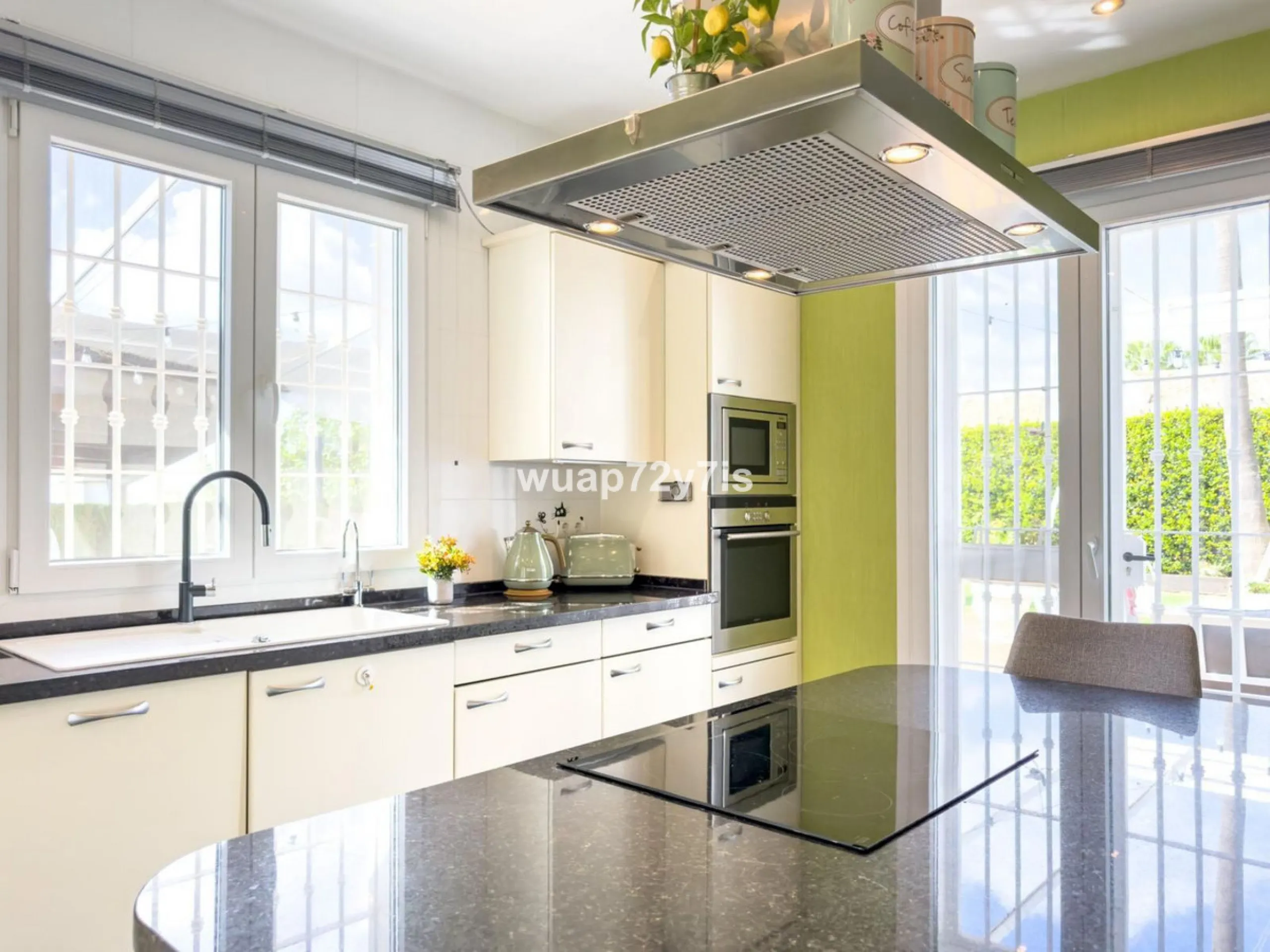 Exceptional 4-Bedroom Villa with Panoramic Sea & Mountain Views – Just Minutes from Puerto Banús