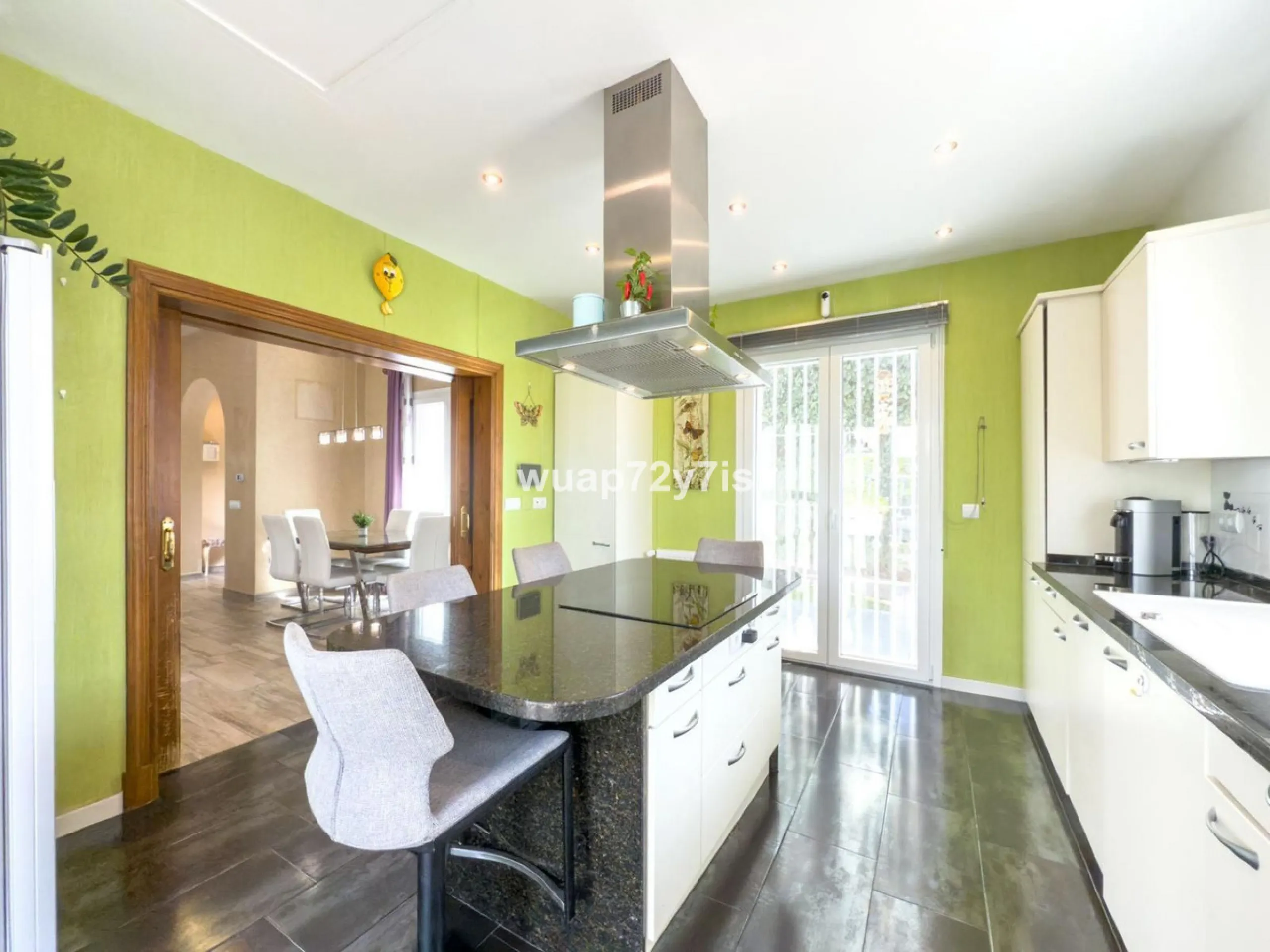 Exceptional 4-Bedroom Villa with Panoramic Sea & Mountain Views – Just Minutes from Puerto Banús