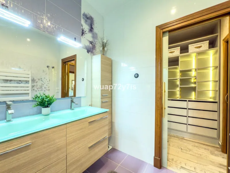 Exceptional 4-Bedroom Villa with Panoramic Sea & Mountain Views – Just Minutes from Puerto Banús