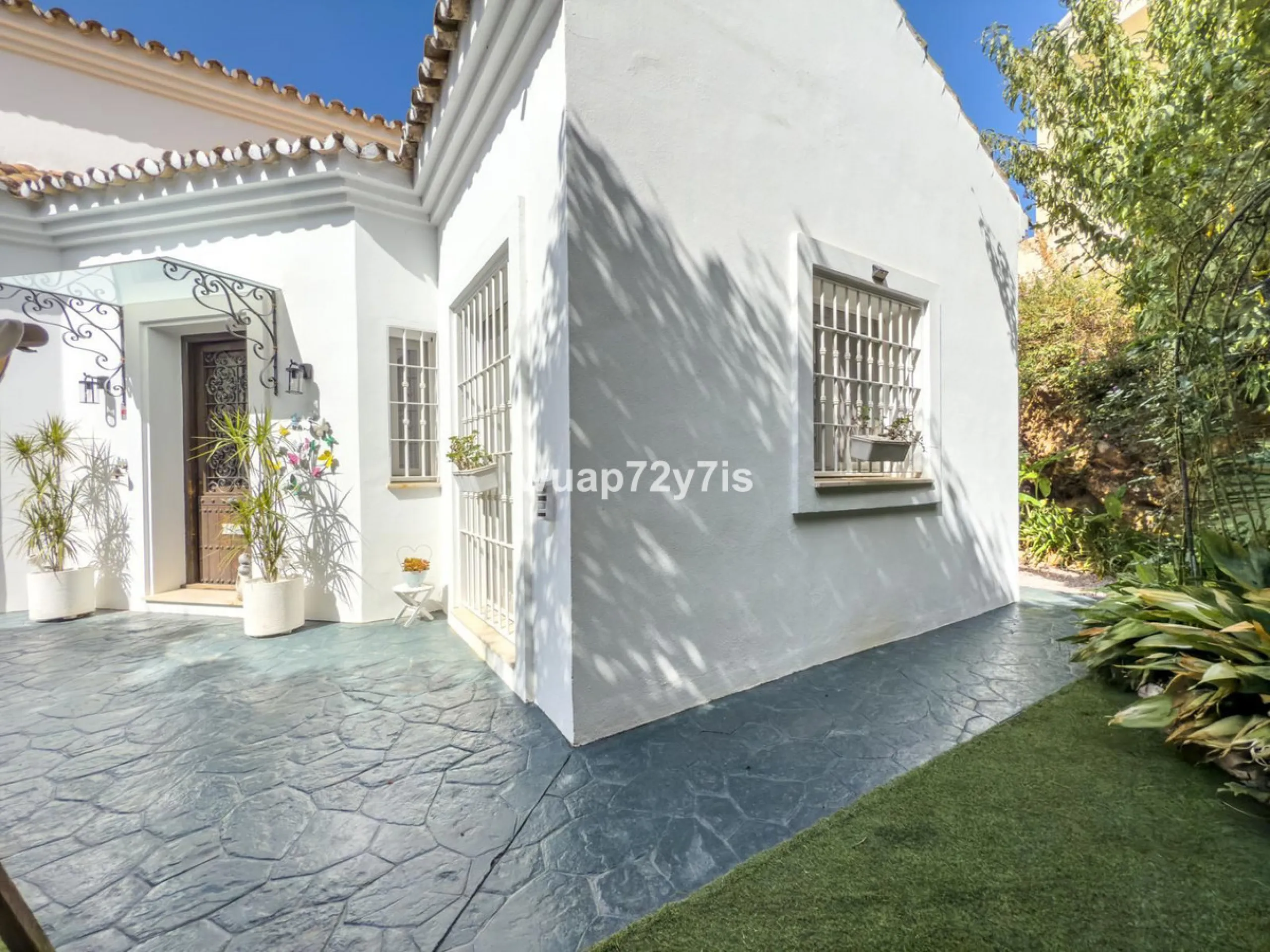Exceptional 4-Bedroom Villa with Panoramic Sea & Mountain Views – Just Minutes from Puerto Banús