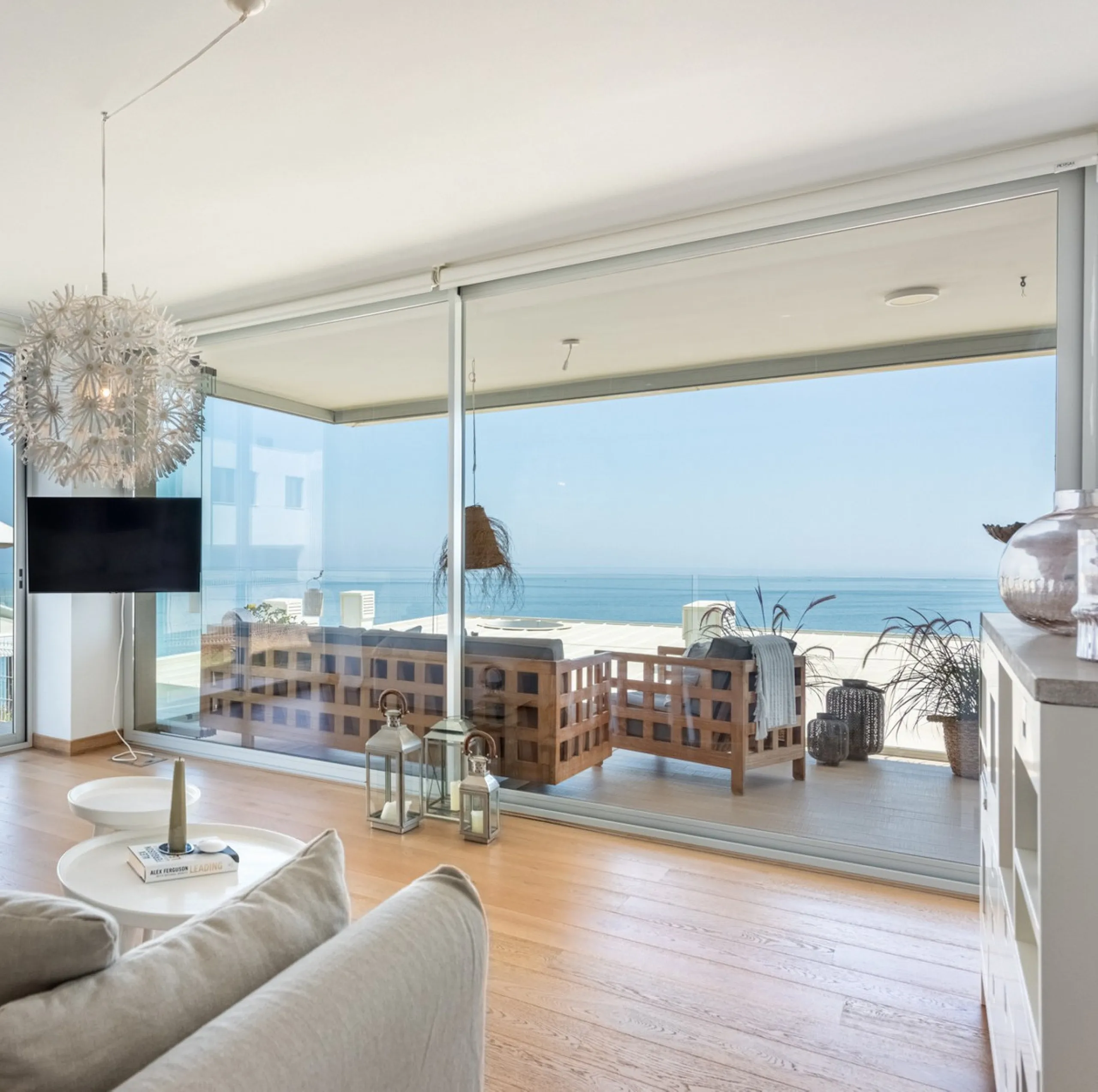 Welcome to this beautifully designed apartment, perfectly situated in a highly sought-after area.