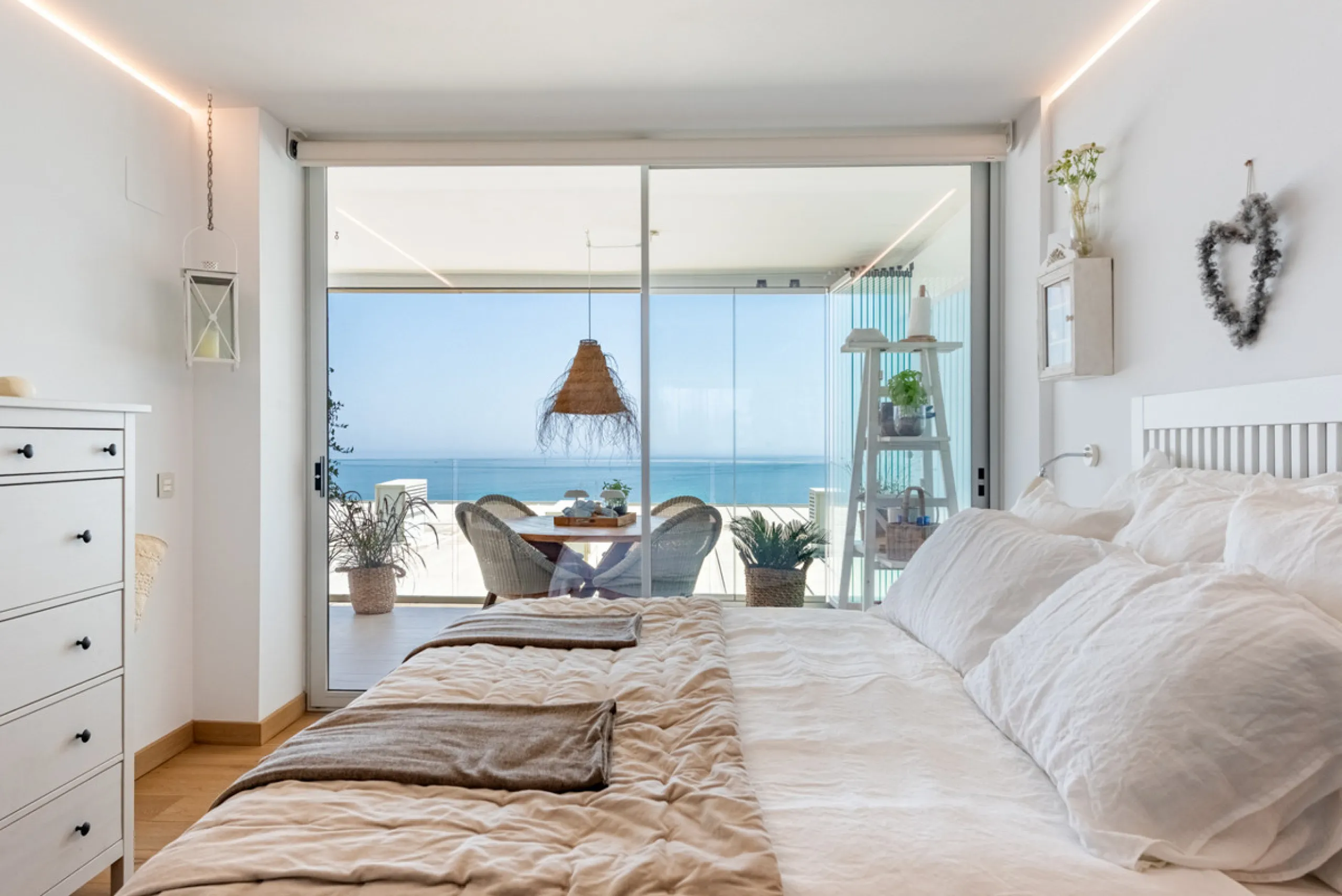 Welcome to this beautifully designed apartment, perfectly situated in a highly sought-after area.