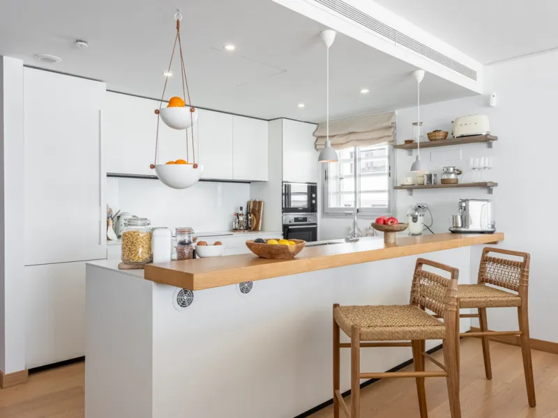 Welcome to this beautifully designed apartment, perfectly situated in a highly sought-after area.